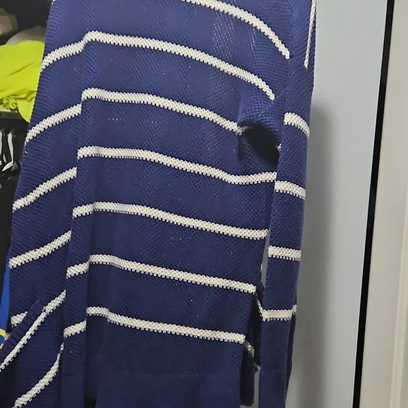 3/$15 SALE 👑 Y2k American Eagle Knit Cardigan - Picture 5 of 6